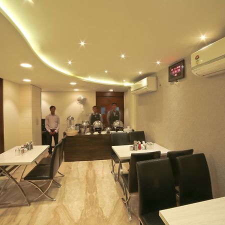 Hotel Grand Pragati Surat Ngoại thất bức ảnh