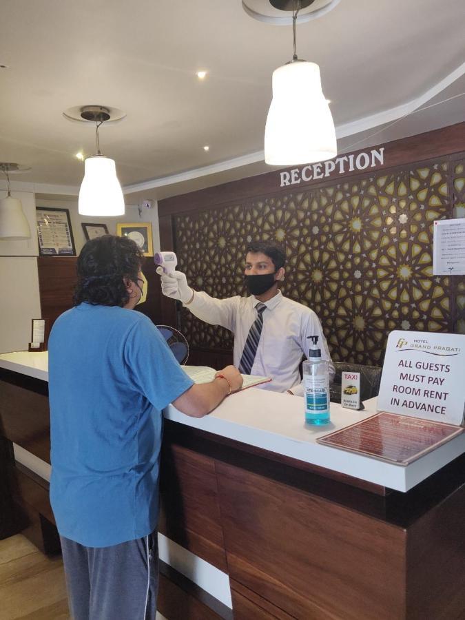 Hotel Grand Pragati Surat Ngoại thất bức ảnh