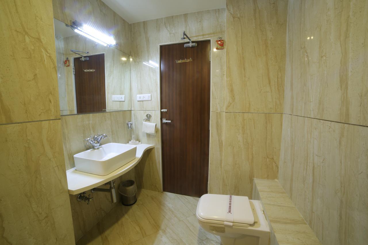 Hotel Grand Pragati Surat Ngoại thất bức ảnh