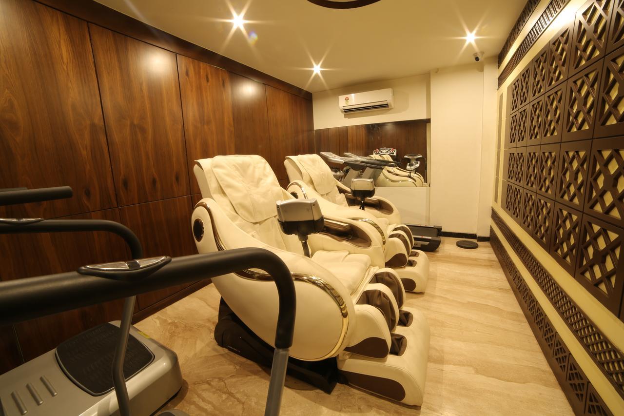 Hotel Grand Pragati Surat Ngoại thất bức ảnh