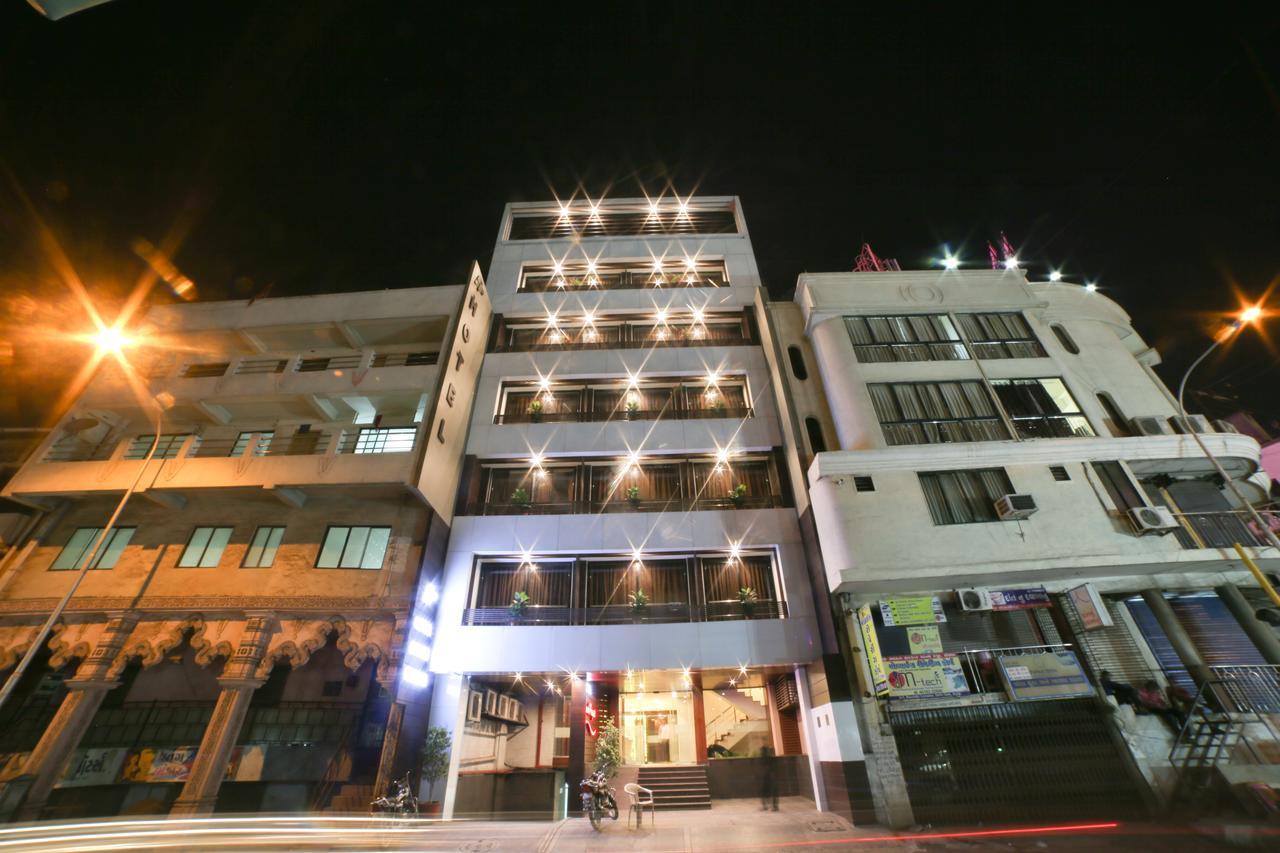 Hotel Grand Pragati Surat Ngoại thất bức ảnh