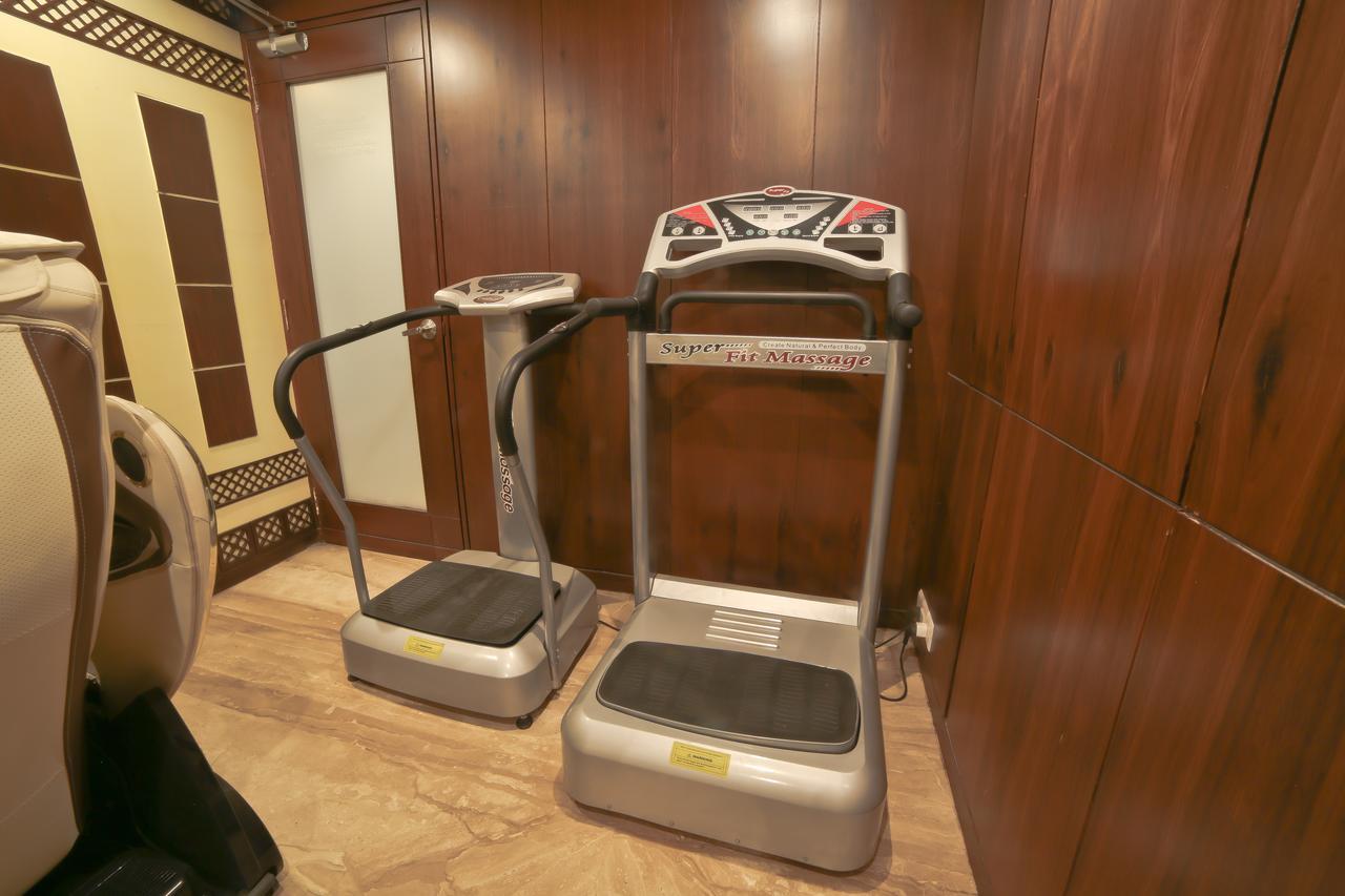 Hotel Grand Pragati Surat Ngoại thất bức ảnh