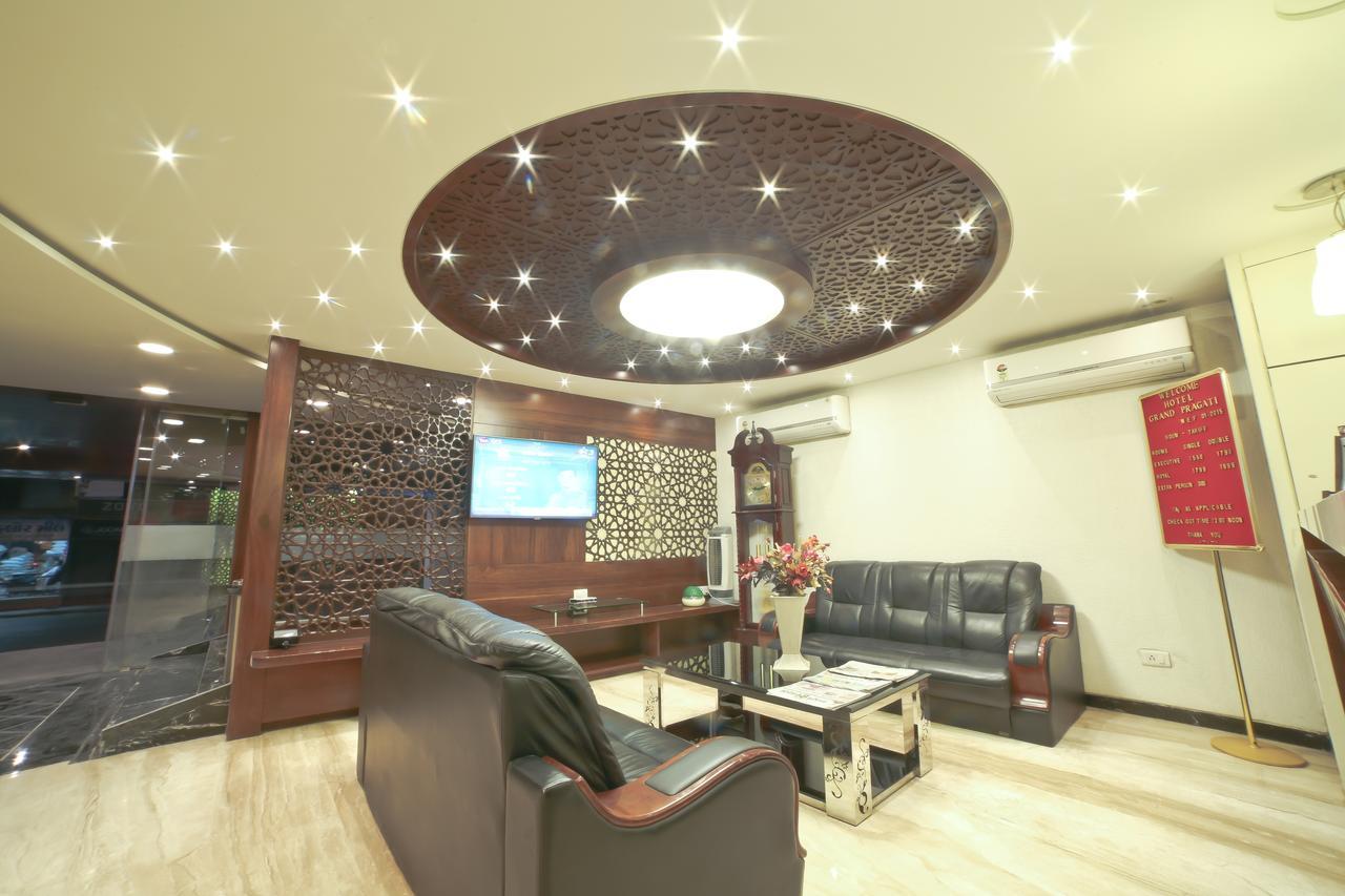 Hotel Grand Pragati Surat Ngoại thất bức ảnh
