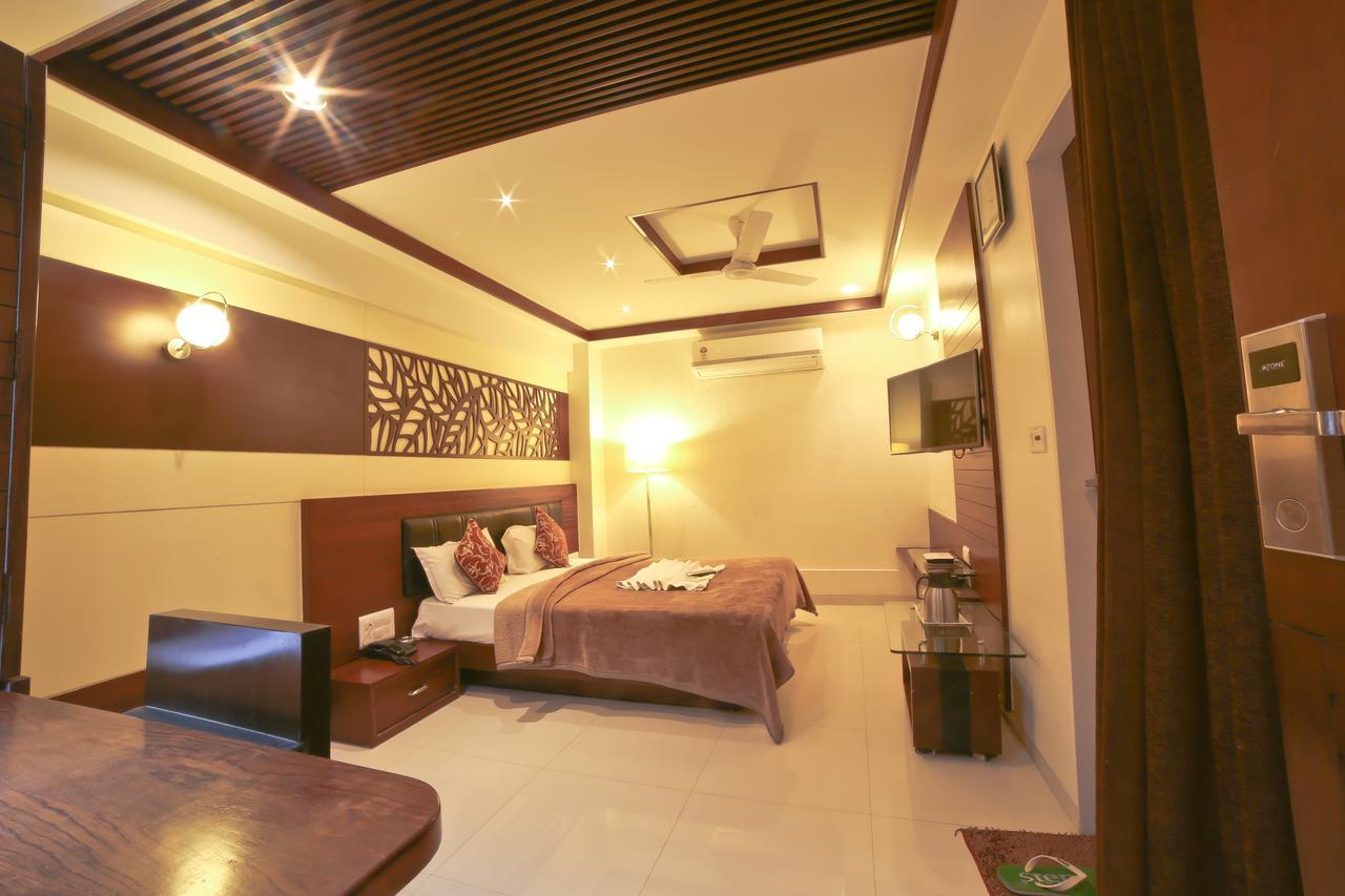 Hotel Grand Pragati Surat Ngoại thất bức ảnh