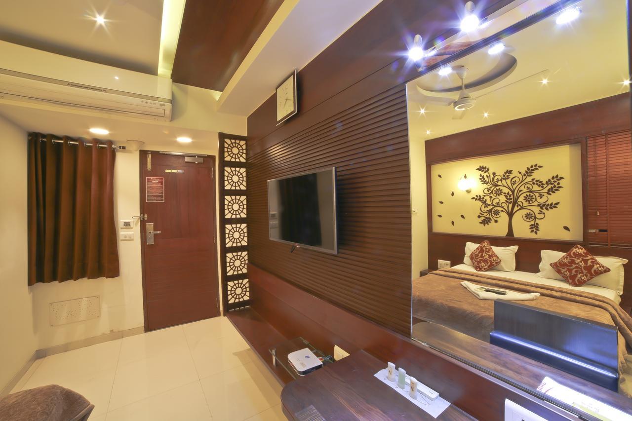 Hotel Grand Pragati Surat Ngoại thất bức ảnh