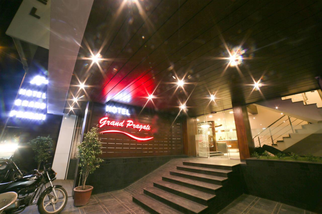 Hotel Grand Pragati Surat Ngoại thất bức ảnh