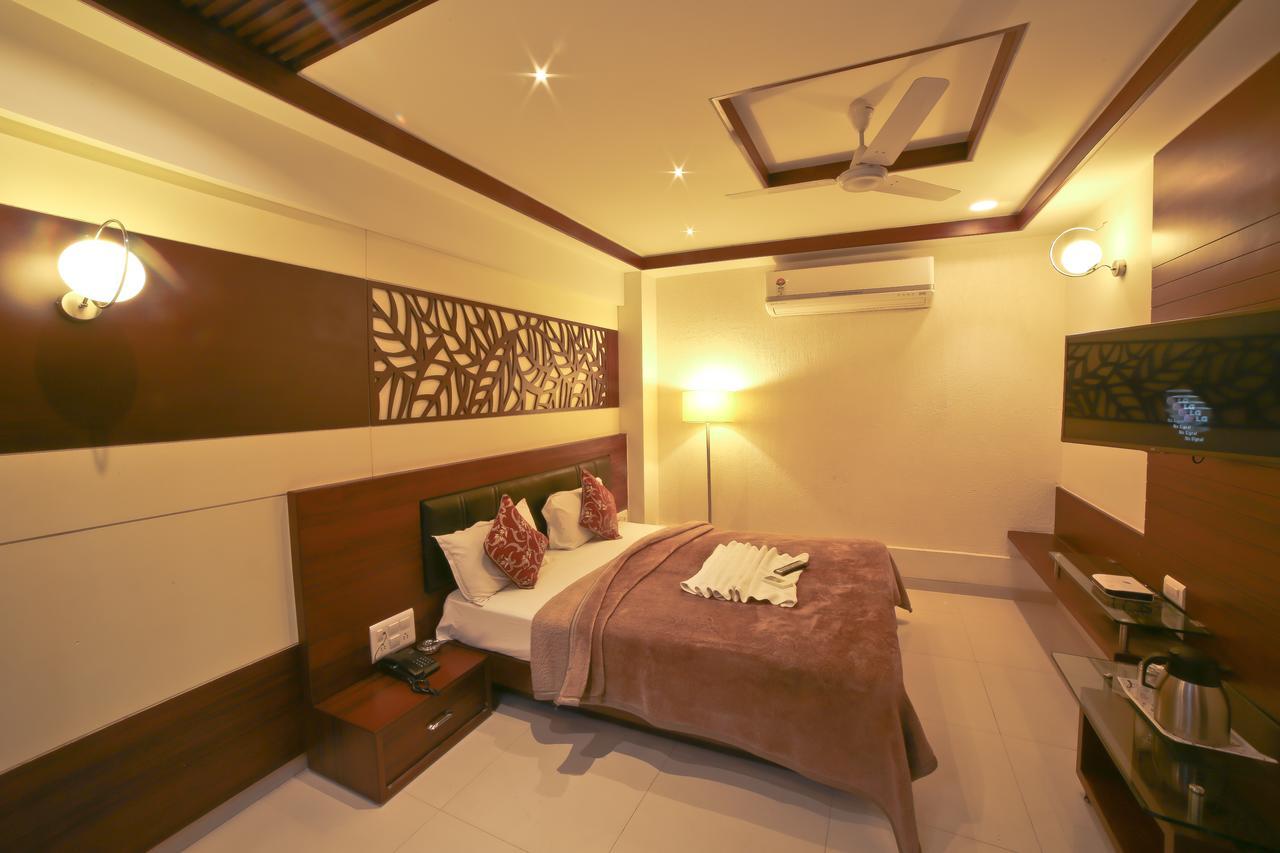 Hotel Grand Pragati Surat Ngoại thất bức ảnh