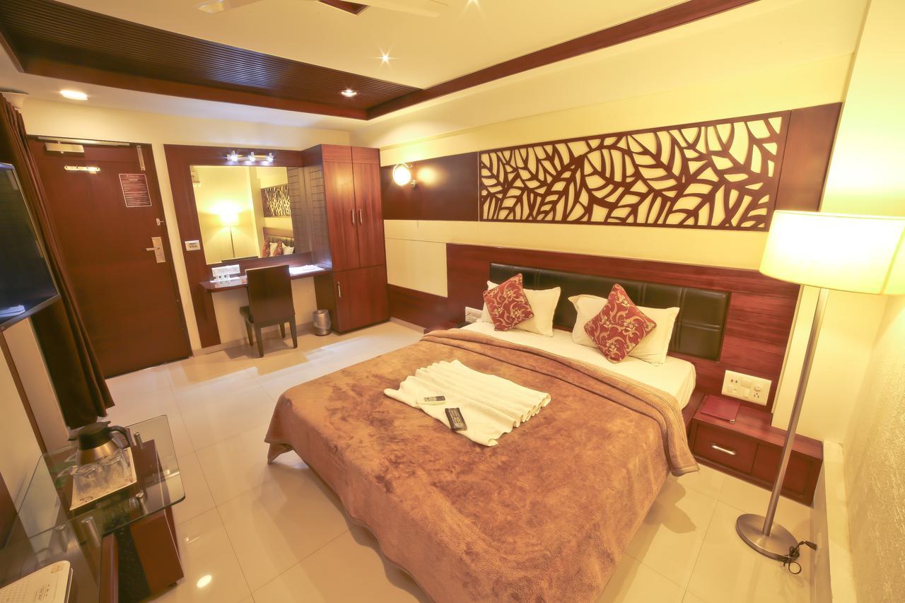 Hotel Grand Pragati Surat Ngoại thất bức ảnh