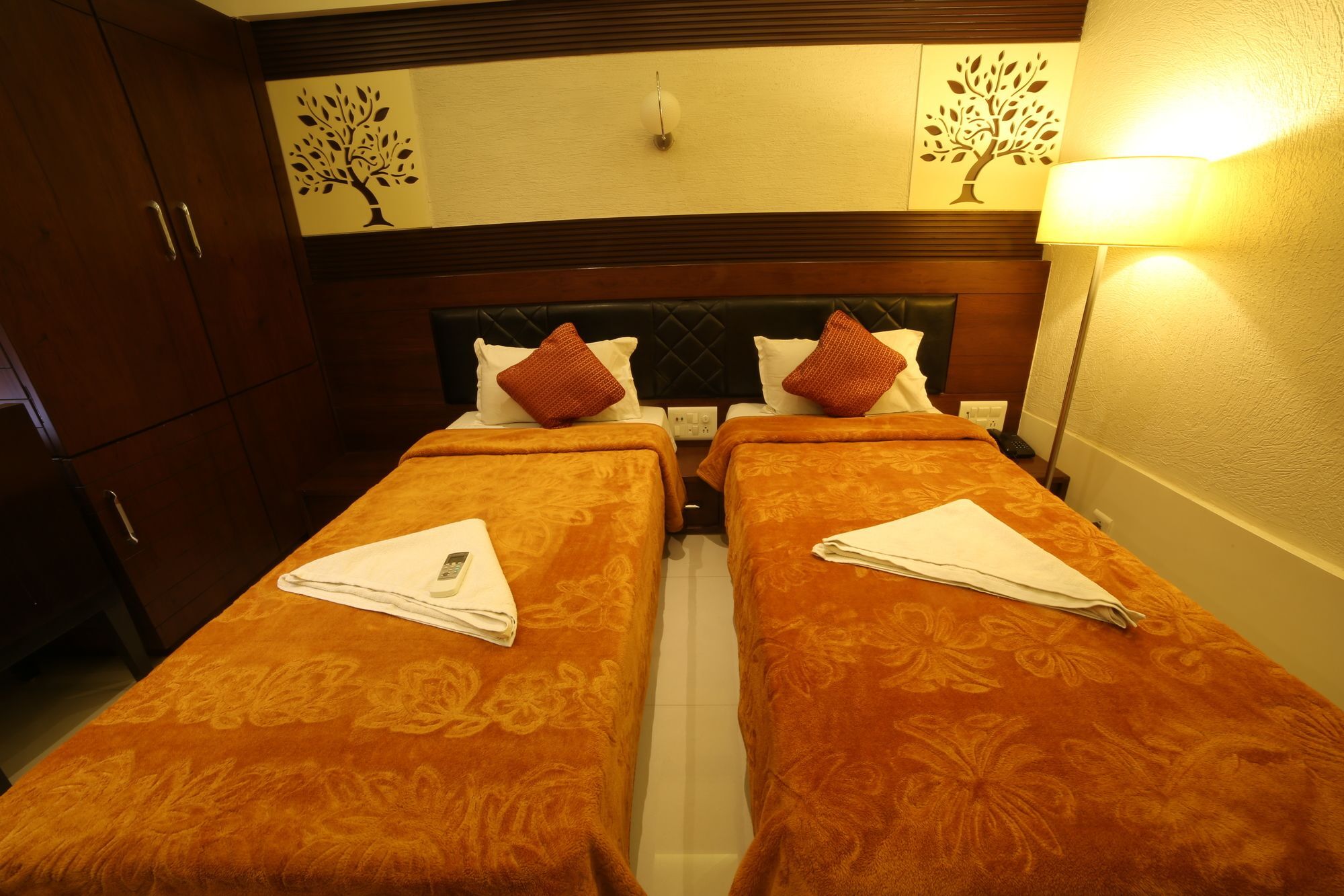 Hotel Grand Pragati Surat Ngoại thất bức ảnh